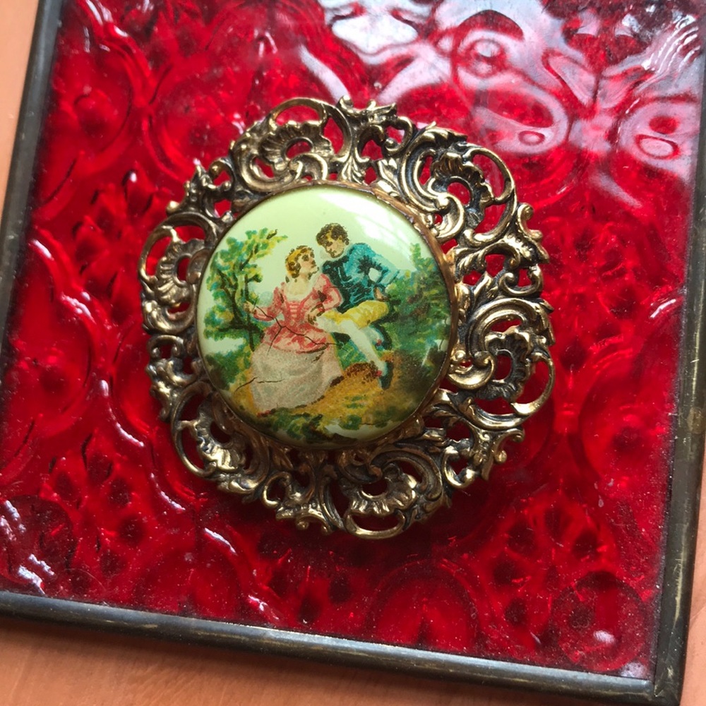 Vintage lovers brooch
